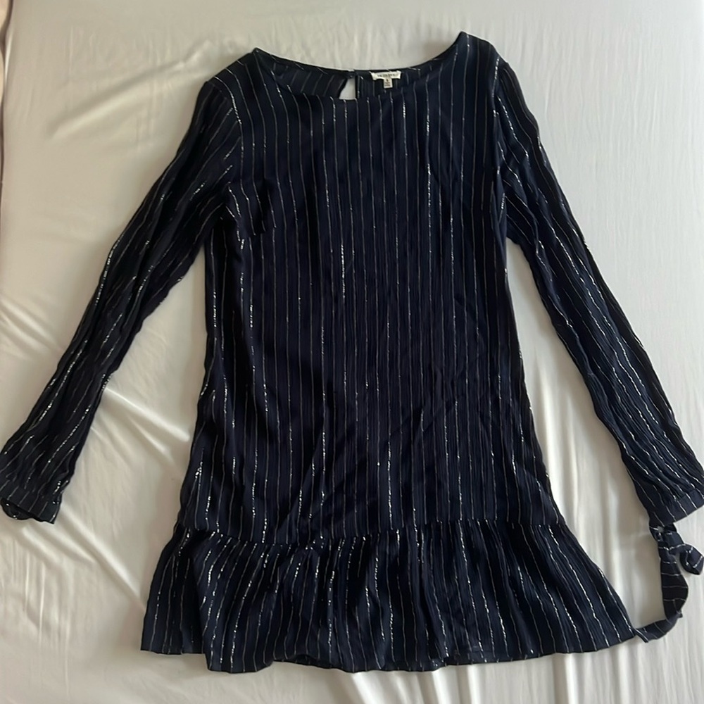 En crème drop waist short dress, size s